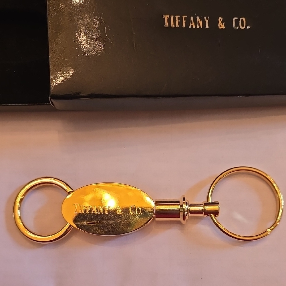Gold Color Keychain - Picture 3 of 5